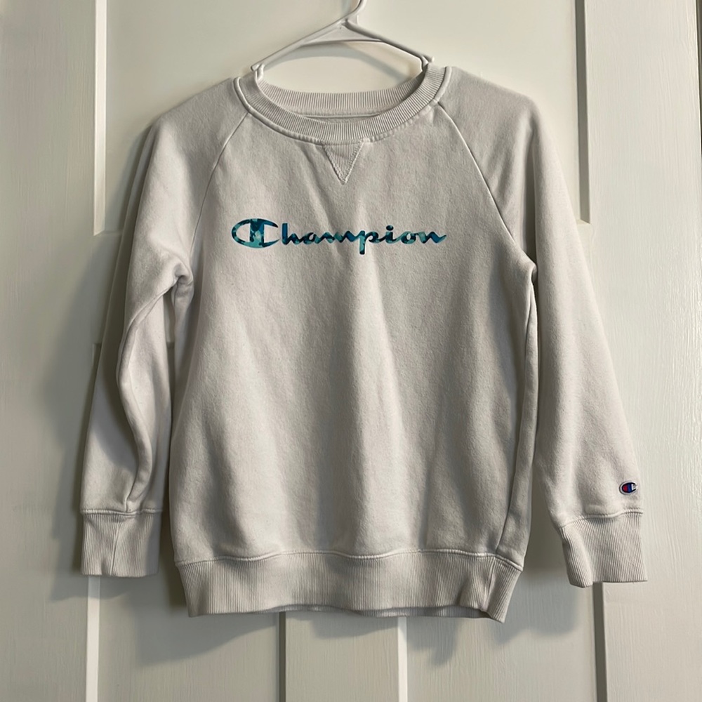 White Champion crewneck sweatshirt. Size L